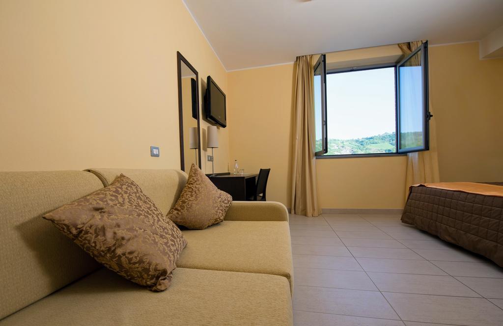 Hotel Letizia Borello エクステリア 写真